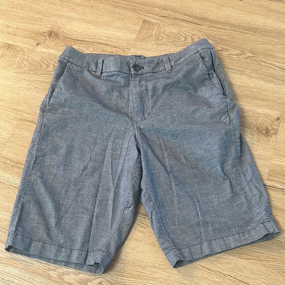 Lululemon shorts size 28